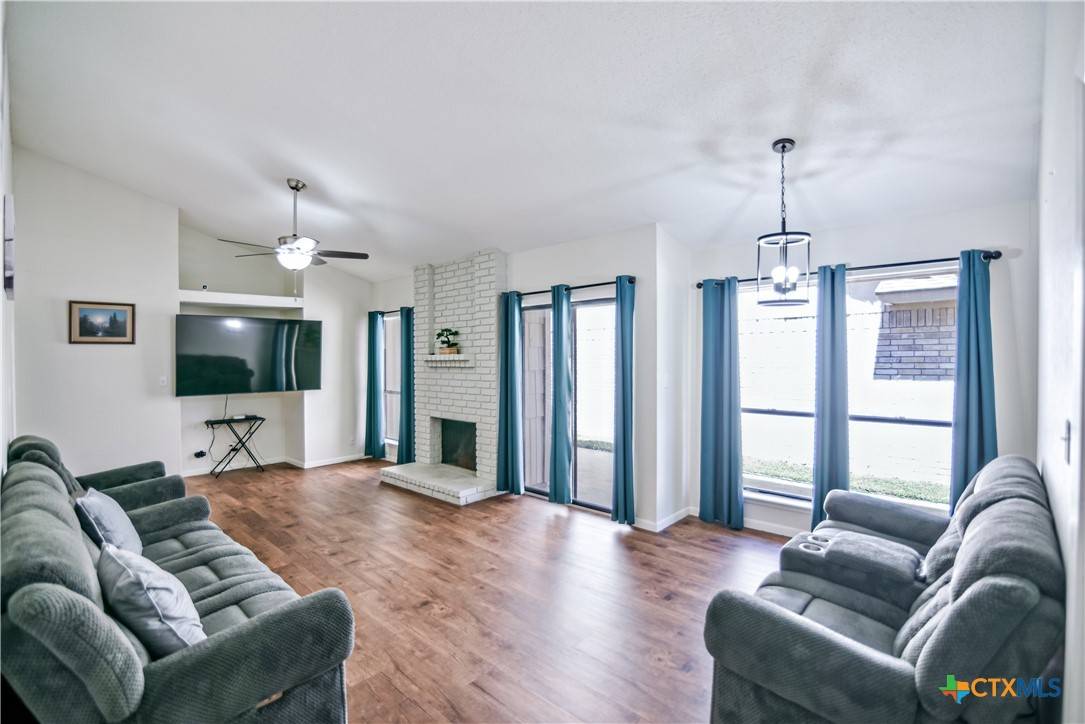 Victoria, TX 77901,212 Planters DR