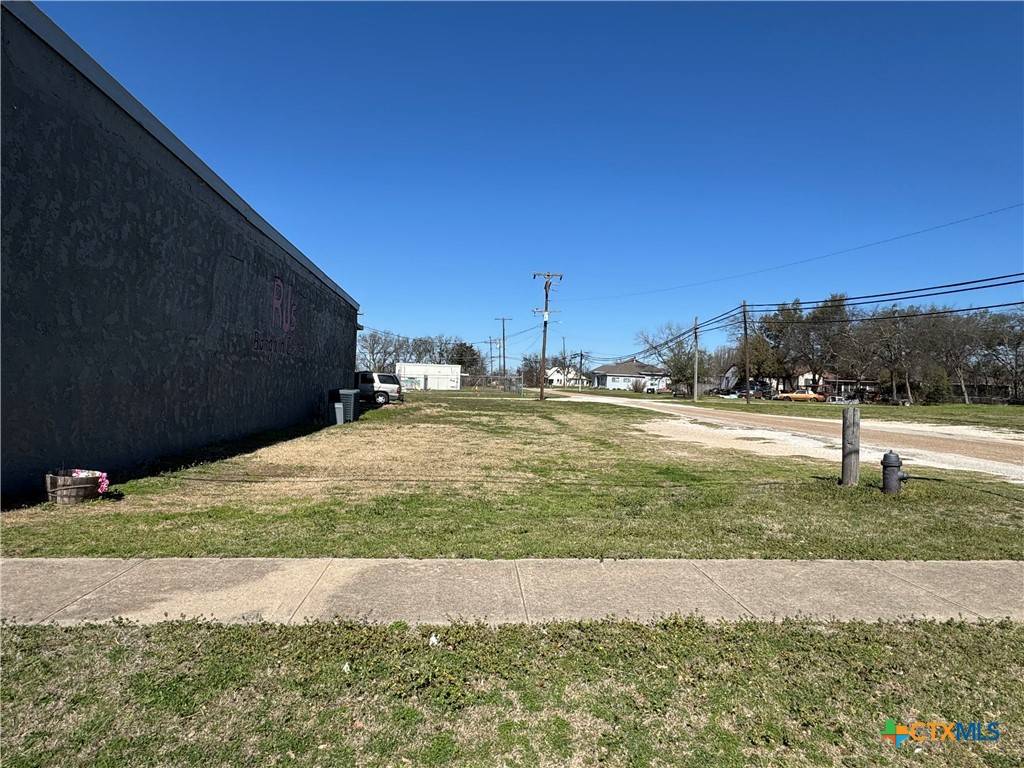 Lott, TX 76656,218 Gassaway