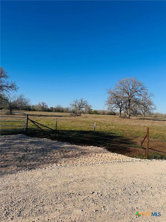 Waelder, TX 78959,424 Main Loop RD
