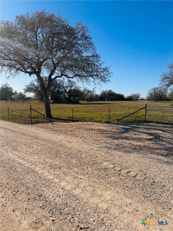 Waelder, TX 78959,424 Main Loop RD