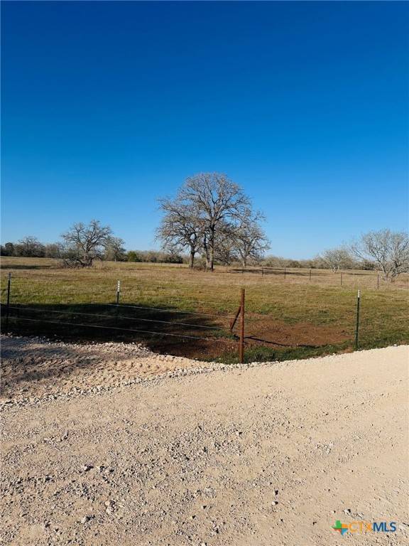 Waelder, TX 78959,424 Main Loop RD