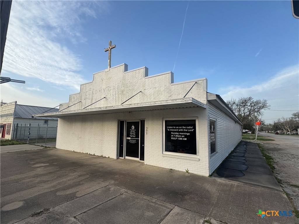 Ganado, TX 77962,302 S 3rd ST