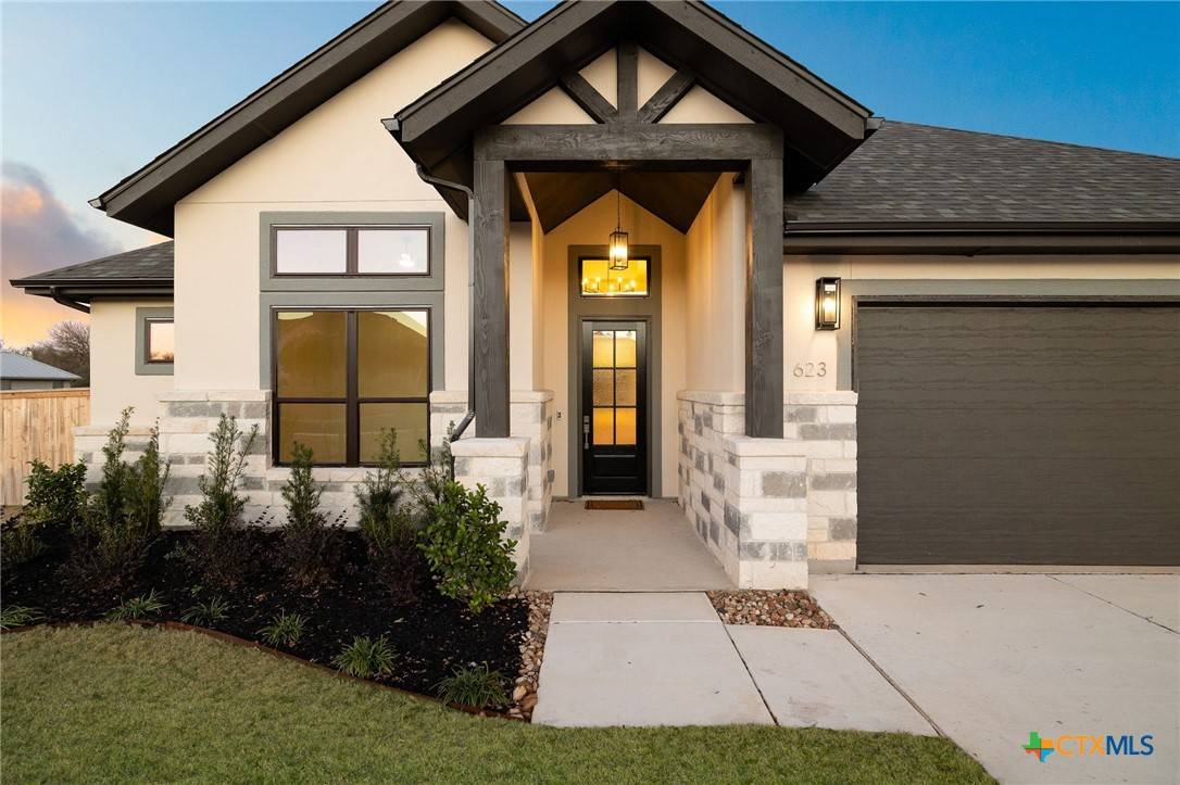 Seguin, TX 78155,623 Oak Creek Pkwy