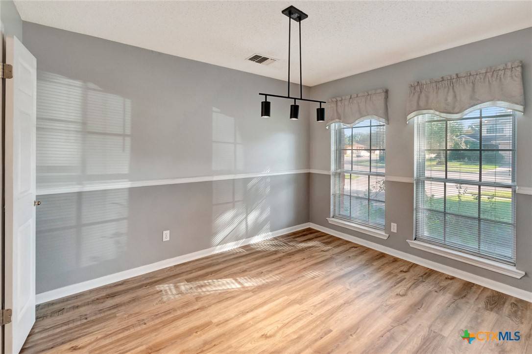 Victoria, TX 77901,208 Ashland CRK
