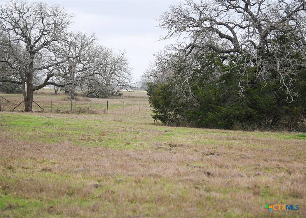 Waelder, TX 78959,926 Main Loop RD