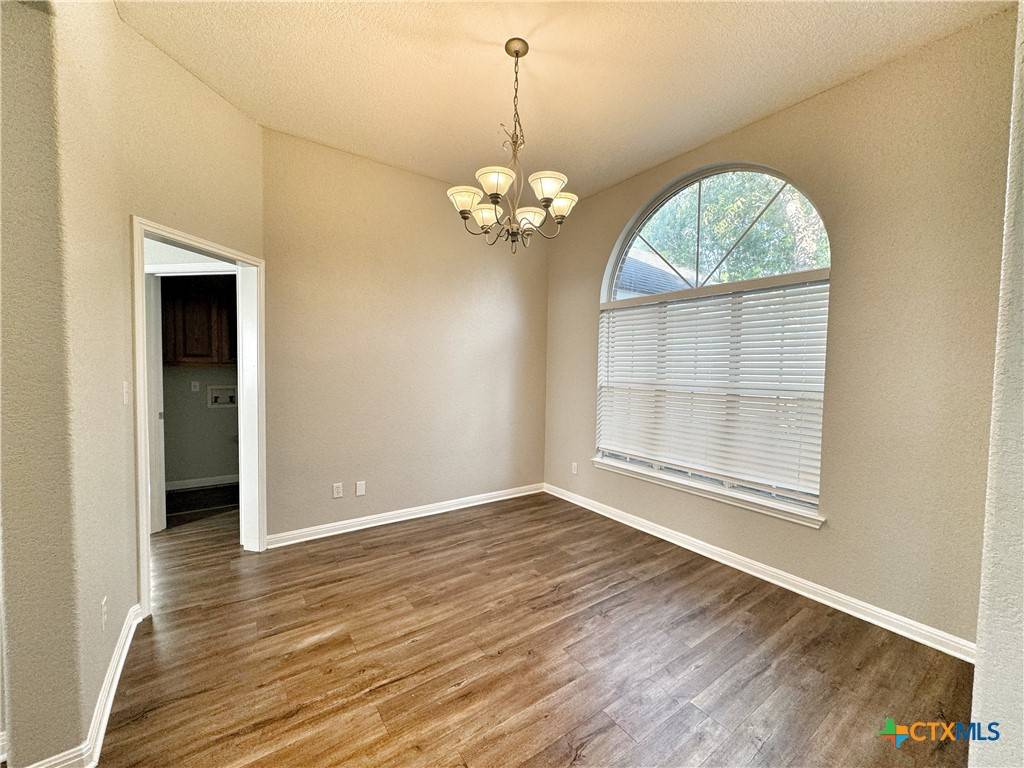 Mcqueeney, TX 78123,521 Woodlake DR