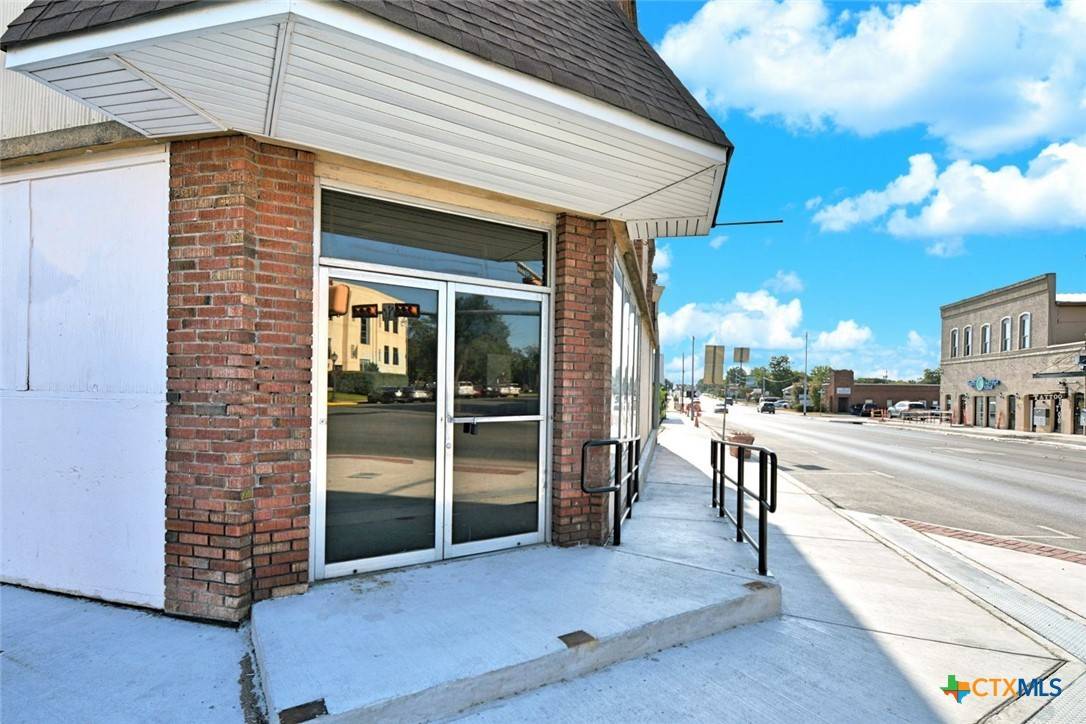 Seguin, TX 78155,200 N Court ST #200