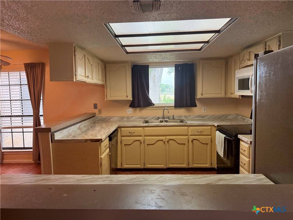 Seguin, TX 78155,1002 River Oak DR