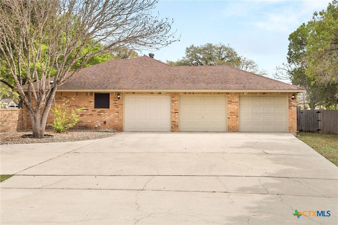 Seguin, TX 78155,1633 Willow LN