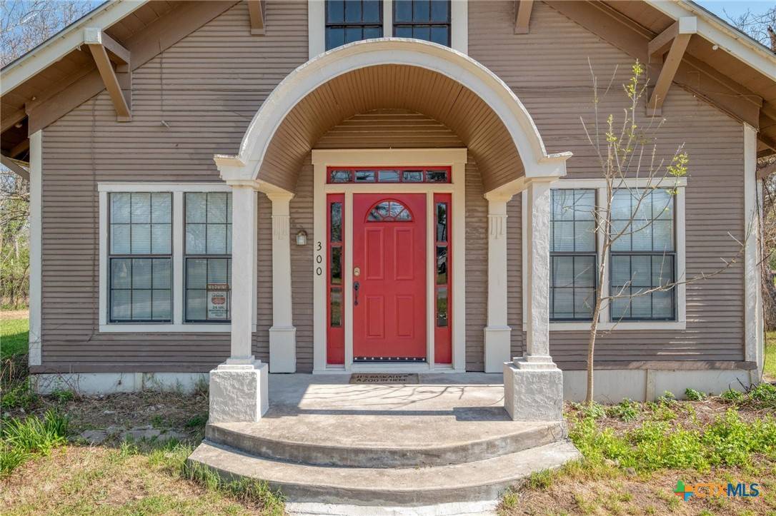 Luling, TX 78648,300 W Austin ST