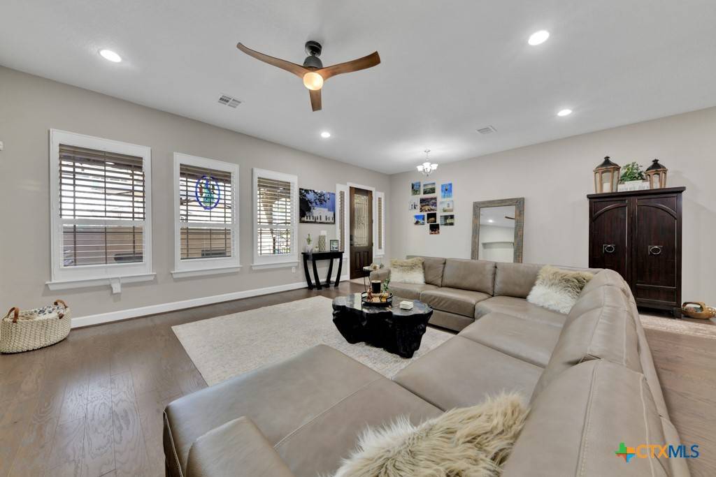 New Braunfels, TX 78130,949 N Academy AVE