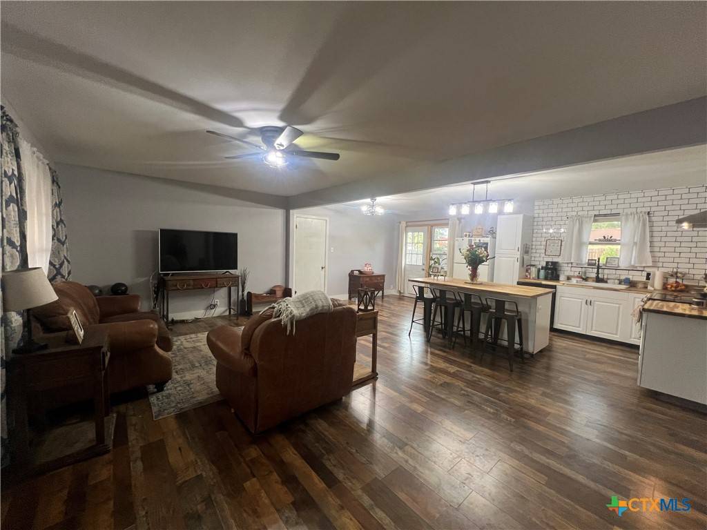 Cuero, TX 77954,1010 E Church ST
