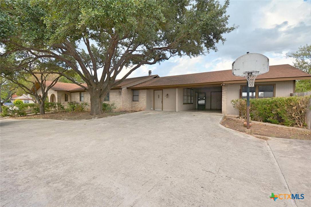 New Braunfels, TX 78130,1274 E Common ST