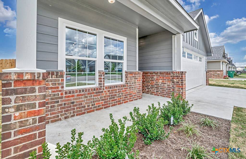 Mcgregor, TX 76657,413 Travis DR