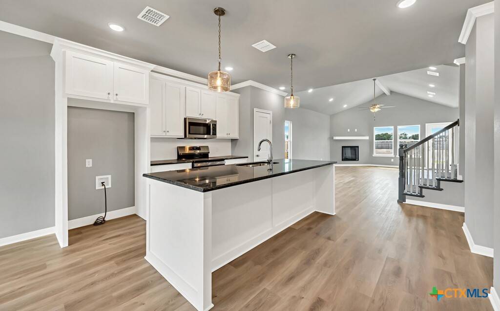 Mcgregor, TX 76657,413 Travis DR