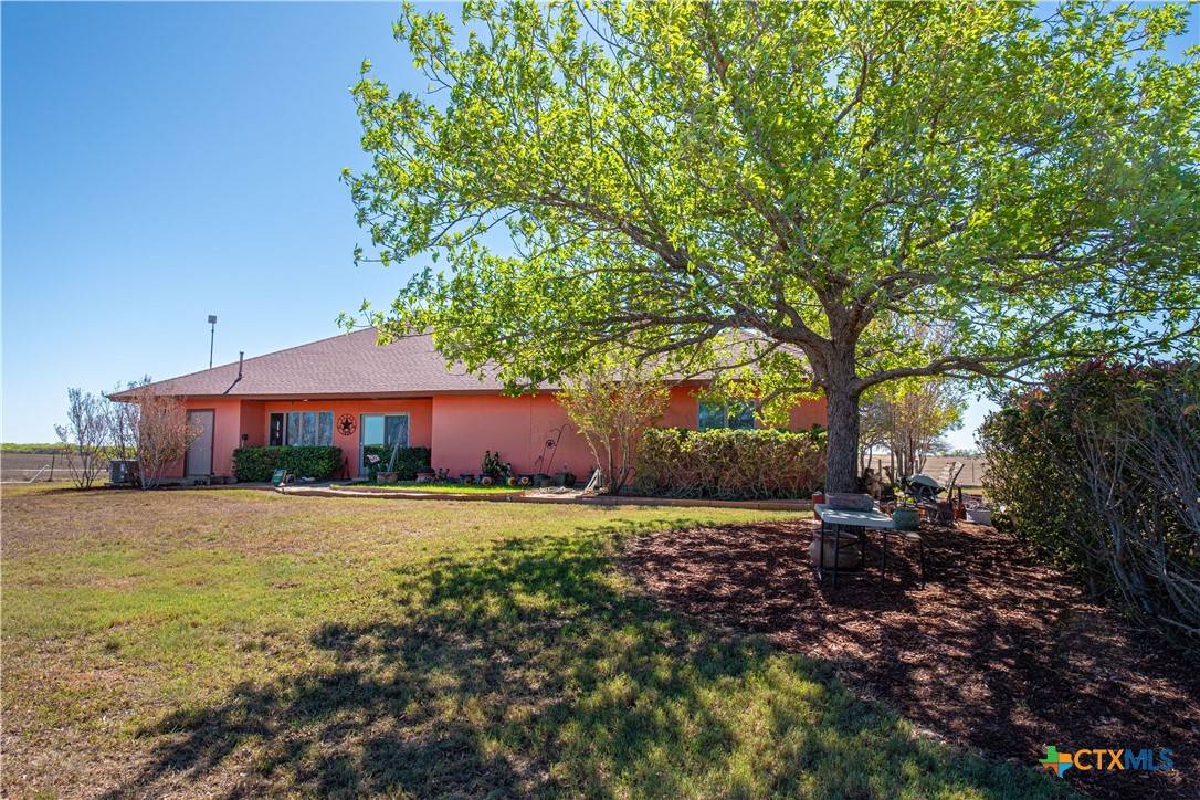 Floresville, TX 78114,2148 County Road 220