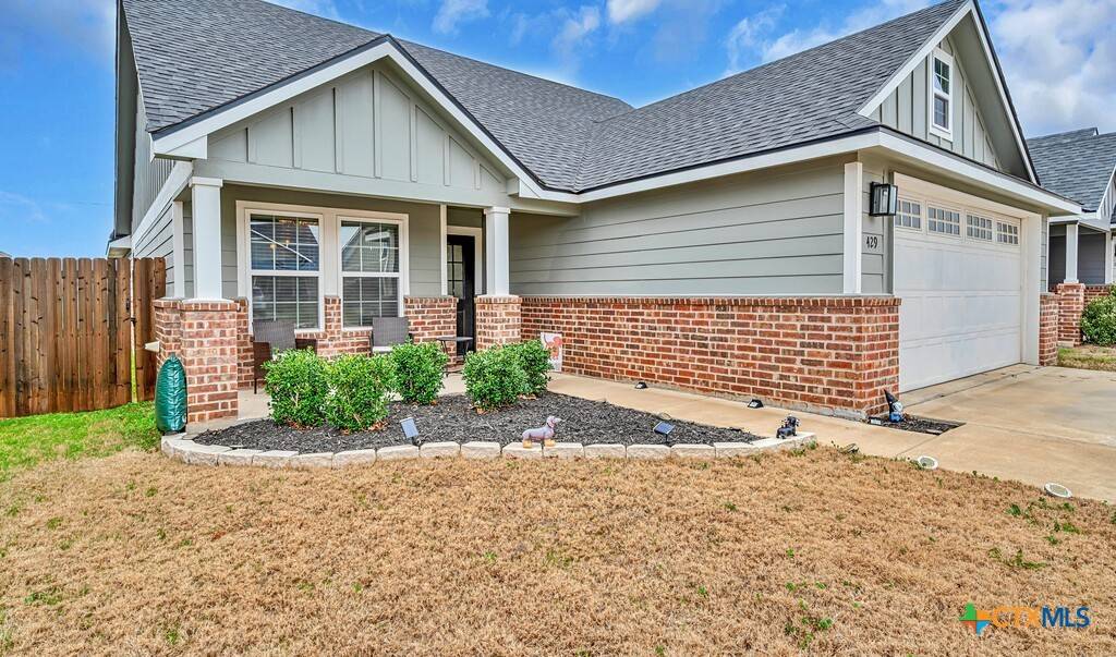 Mcgregor, TX 76657,429 Travis DR