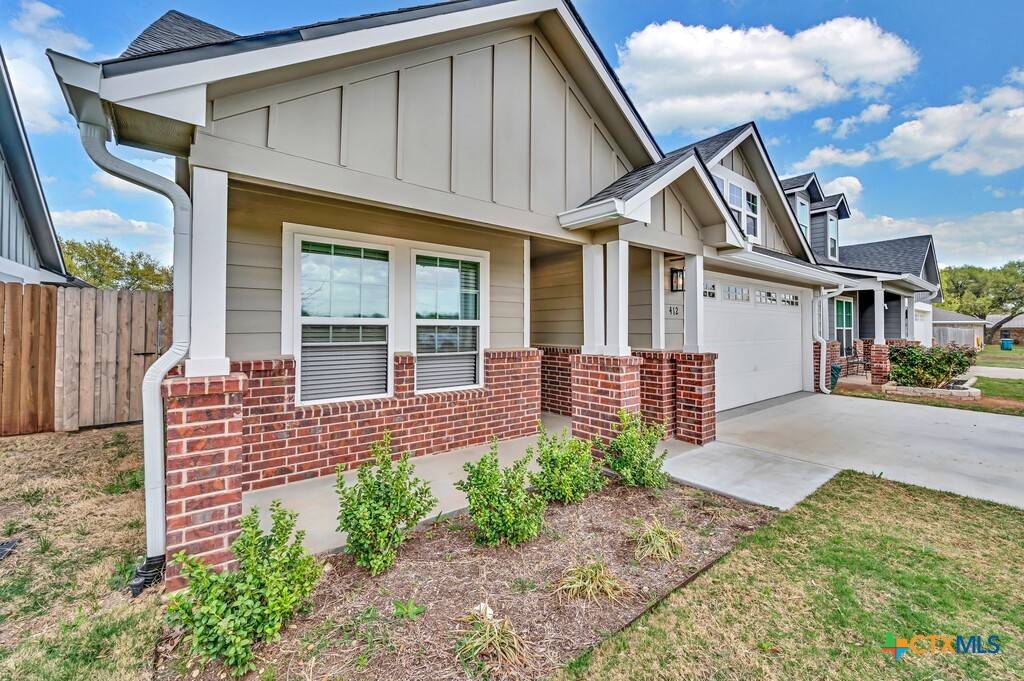 Mcgregor, TX 76657,412 Travis DR