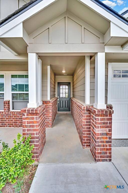 Mcgregor, TX 76657,412 Travis DR