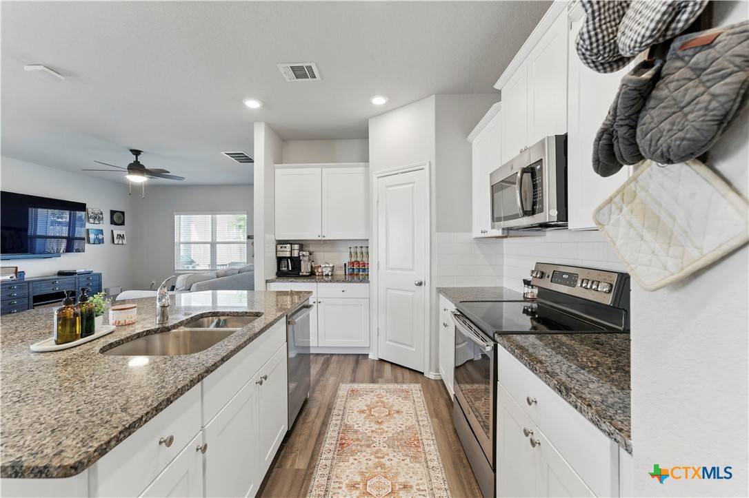 New Braunfels, TX 78130,1864 Danube DR