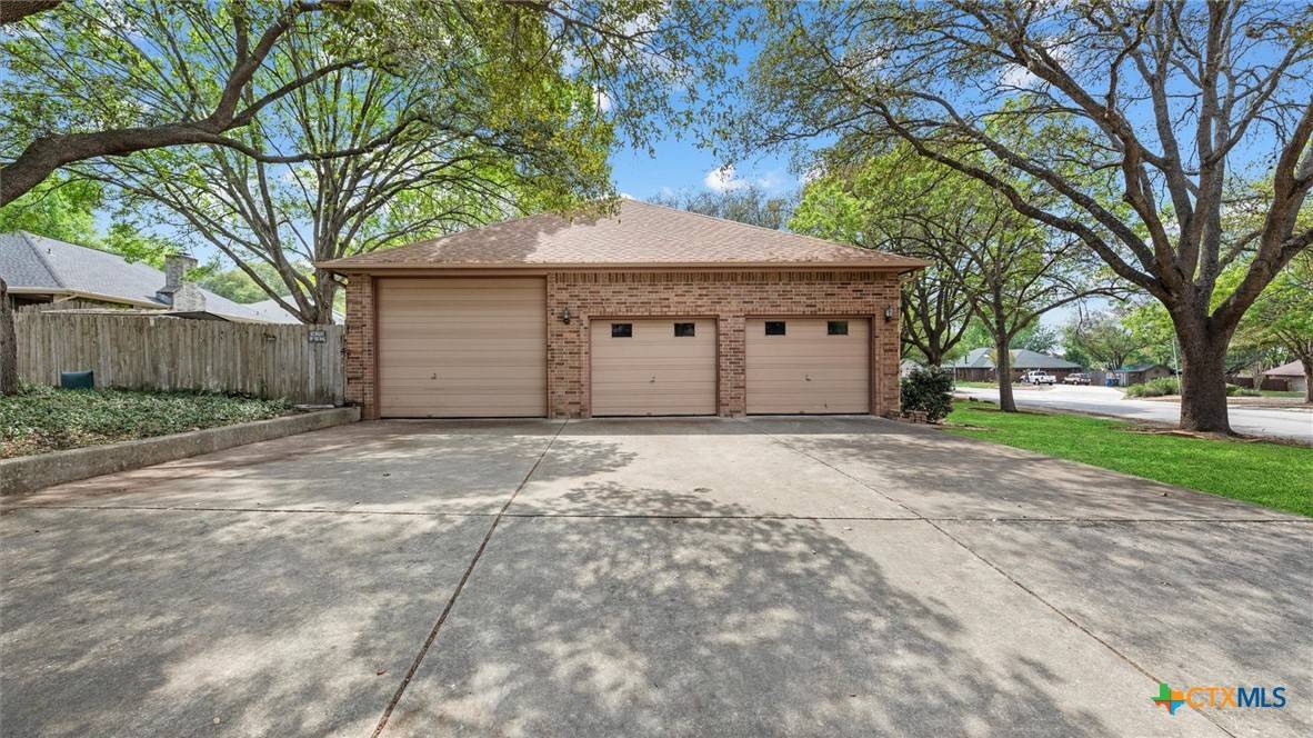 New Braunfels, TX 78130,927 Earl DR