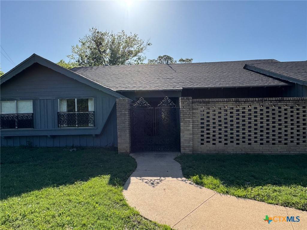 Gatesville, TX 76528,703 N Lovers LN