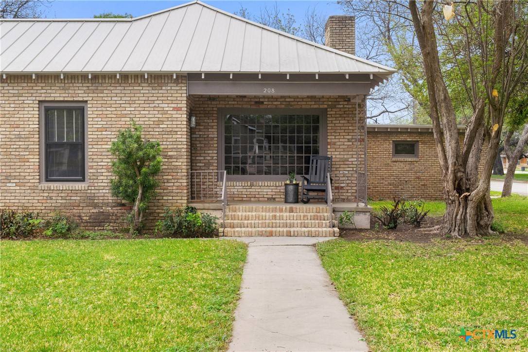 Lampasas, TX 76550,208 W 5th ST
