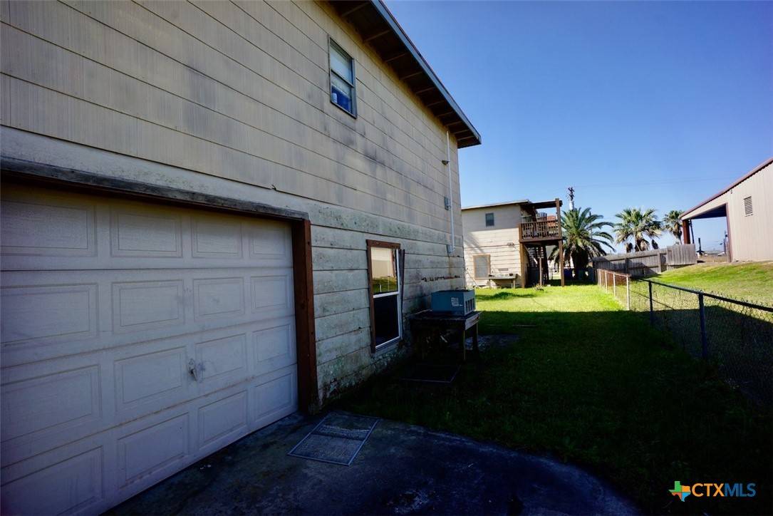 Port O'connor, TX 77982,415 S 15th ST