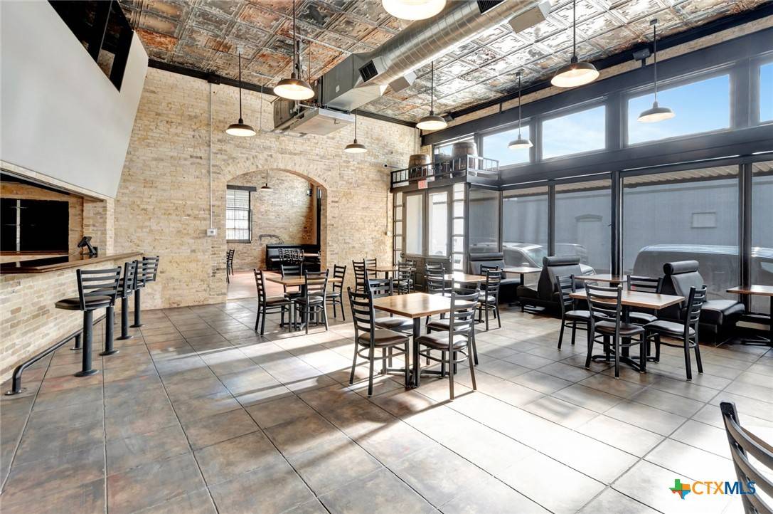 Shiner, TX 77984,803 N Avenue E