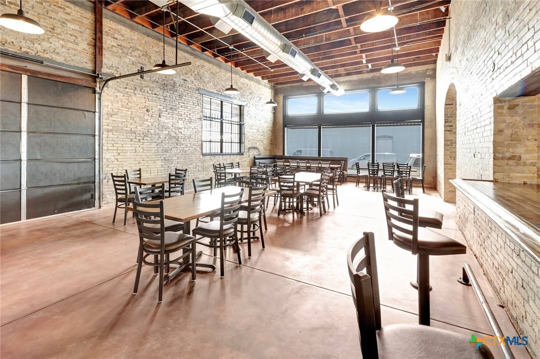 Shiner, TX 77984,803 N Avenue E