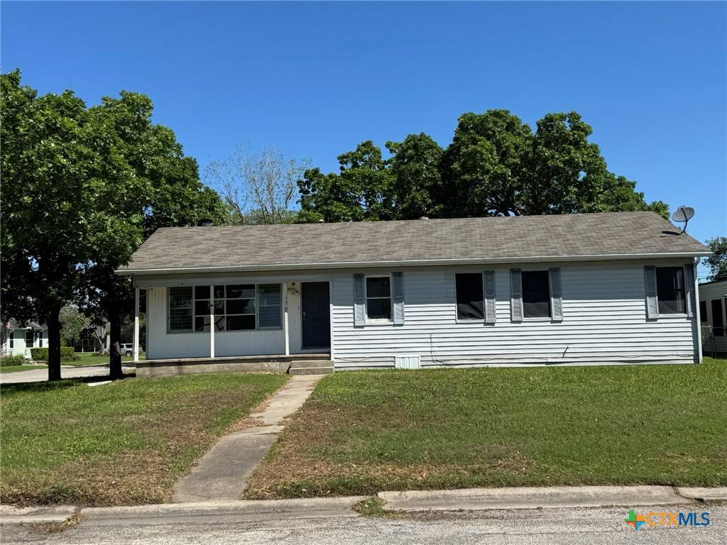 Victoria, TX 77901,702 E Rosebud AVE