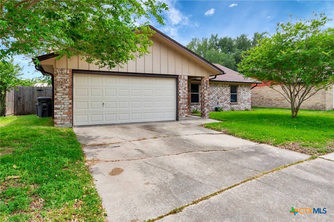 Victoria, TX 77904,221 Williamsburg AVE