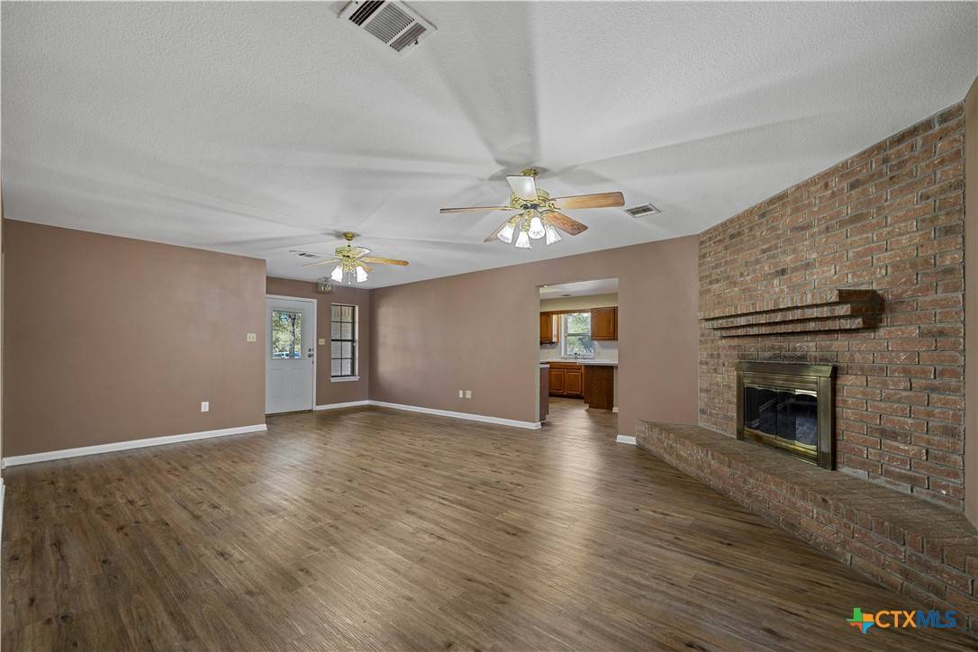 Floresville, TX 78114,123 Lost Springs DR