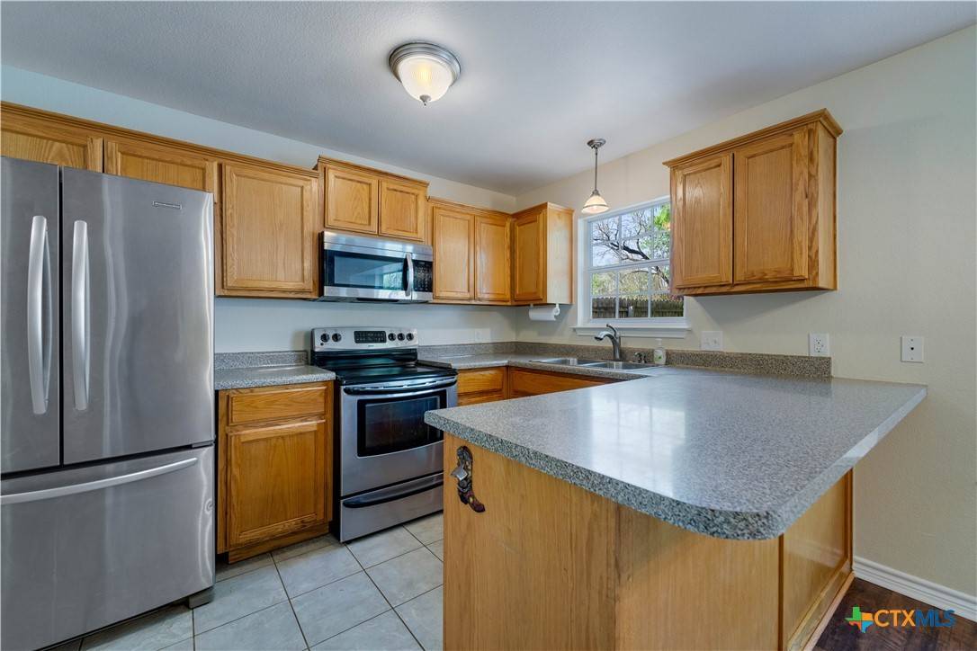 Floresville, TX 78114,111 Windcrest