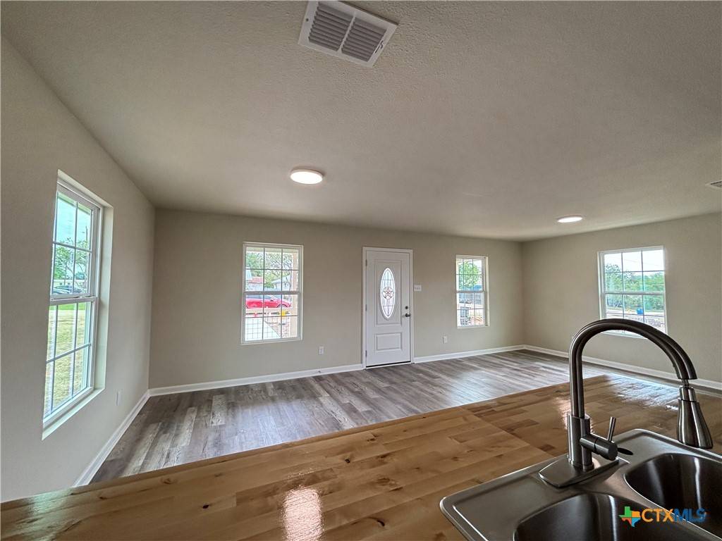 Nixon, TX 78140,708 E 5th ST
