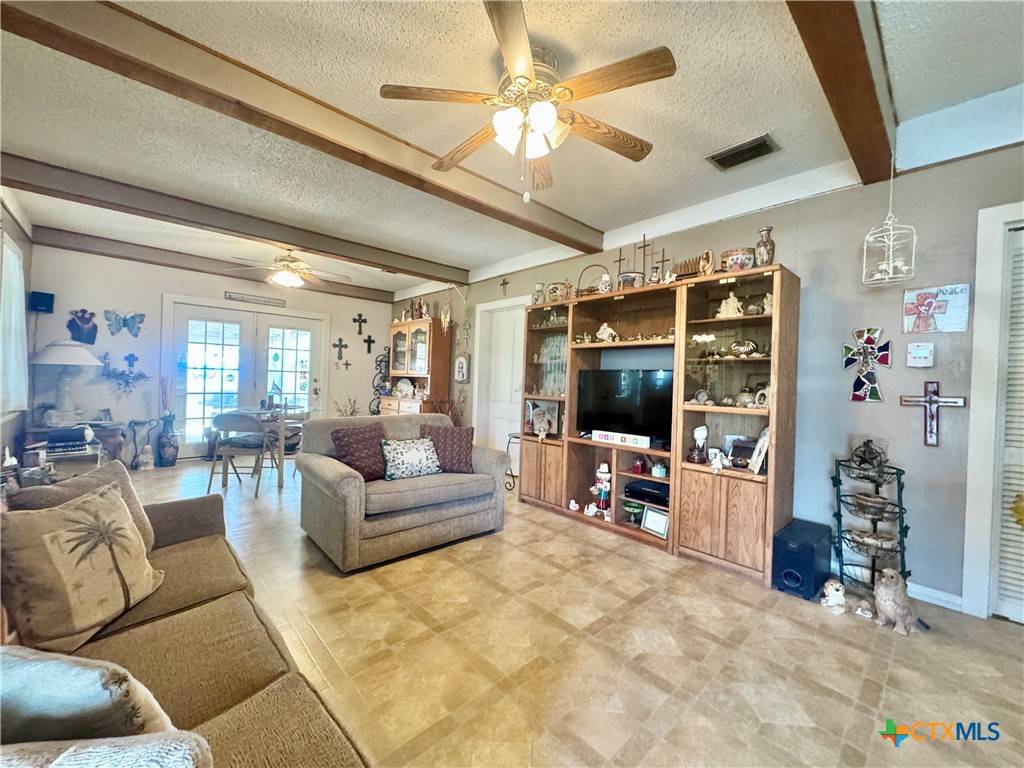 Yoakum, TX 77995,706 West ST