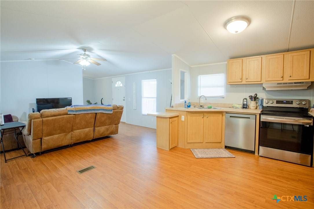 Victoria, TX 77905,252 Club DR