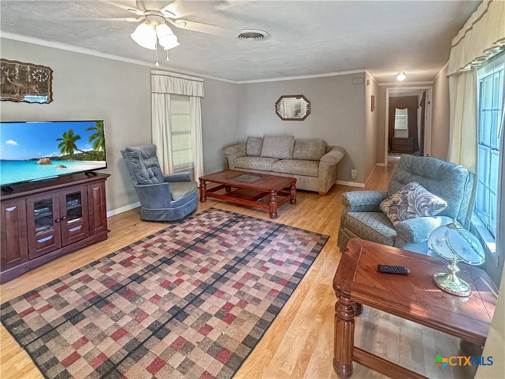 Flatonia, TX 78941,118 N Converse ST