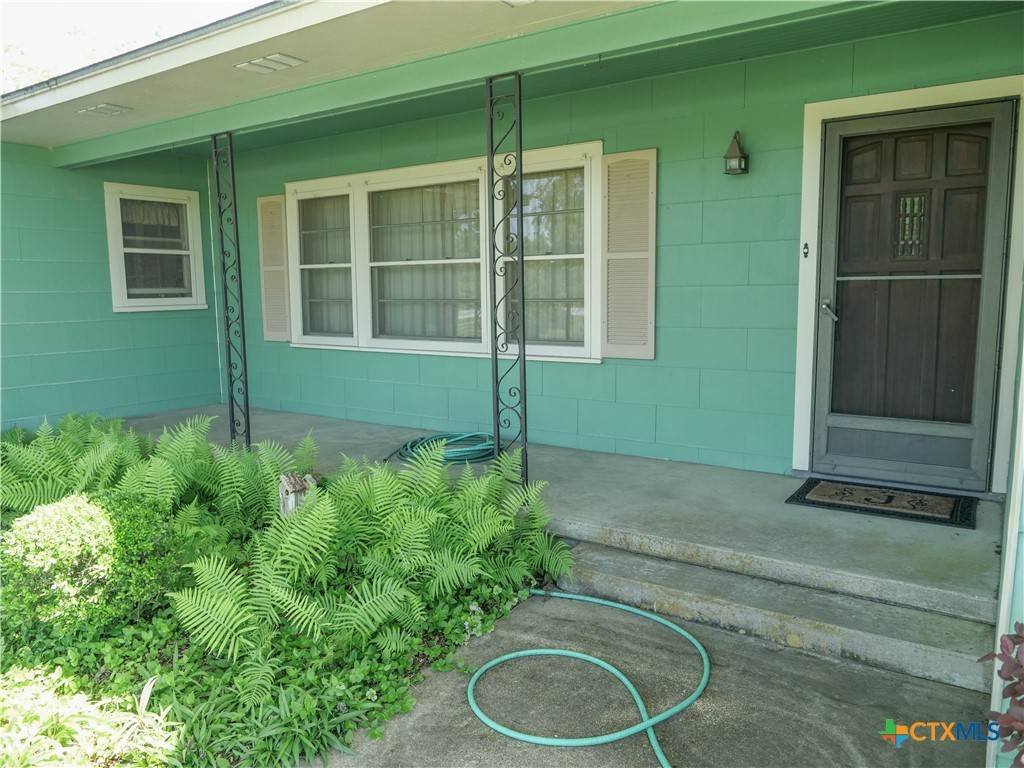 Ganado, TX 77962,833 State Highway 172