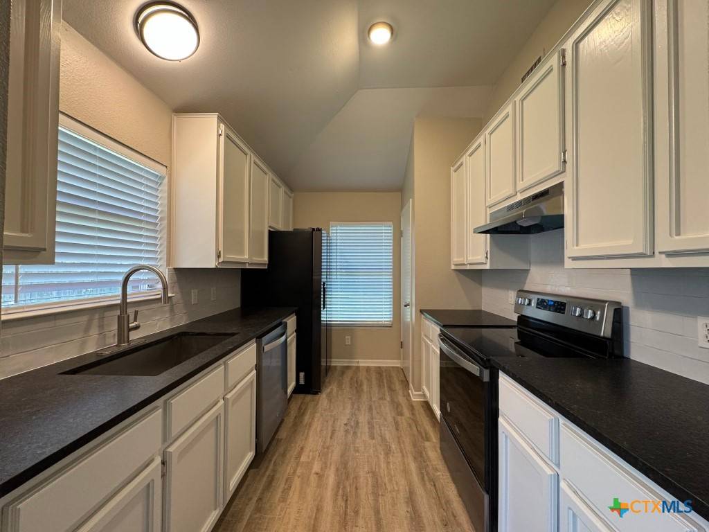 Victoria, TX 77904,515 Versailles ST