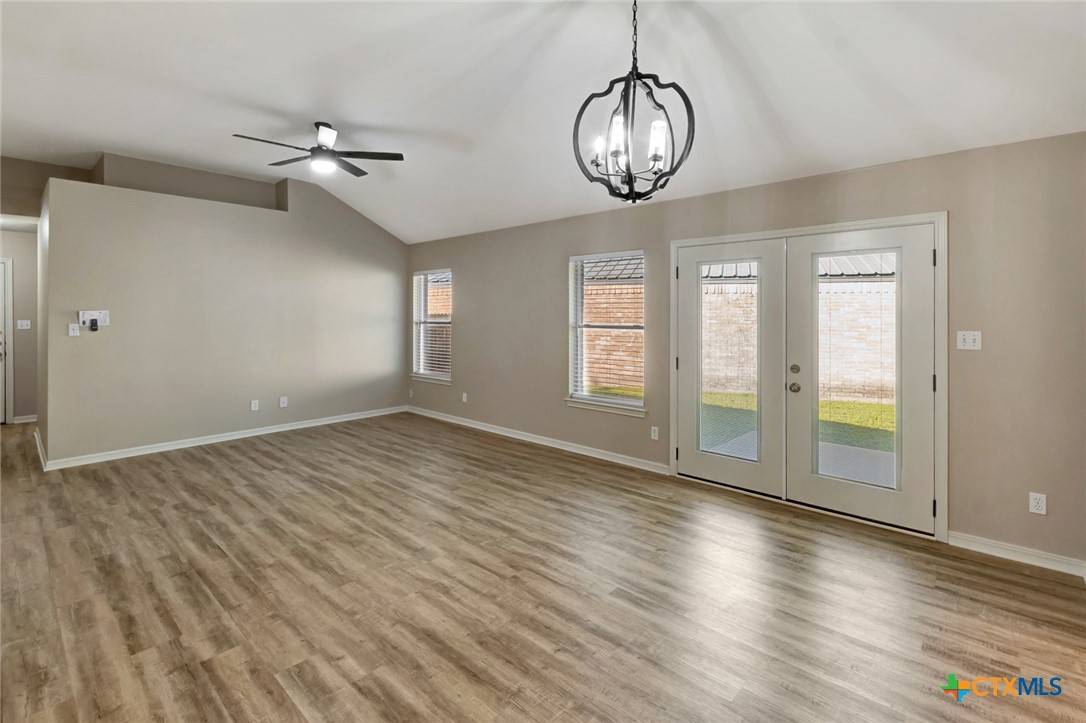 Victoria, TX 77904,515 Versailles ST