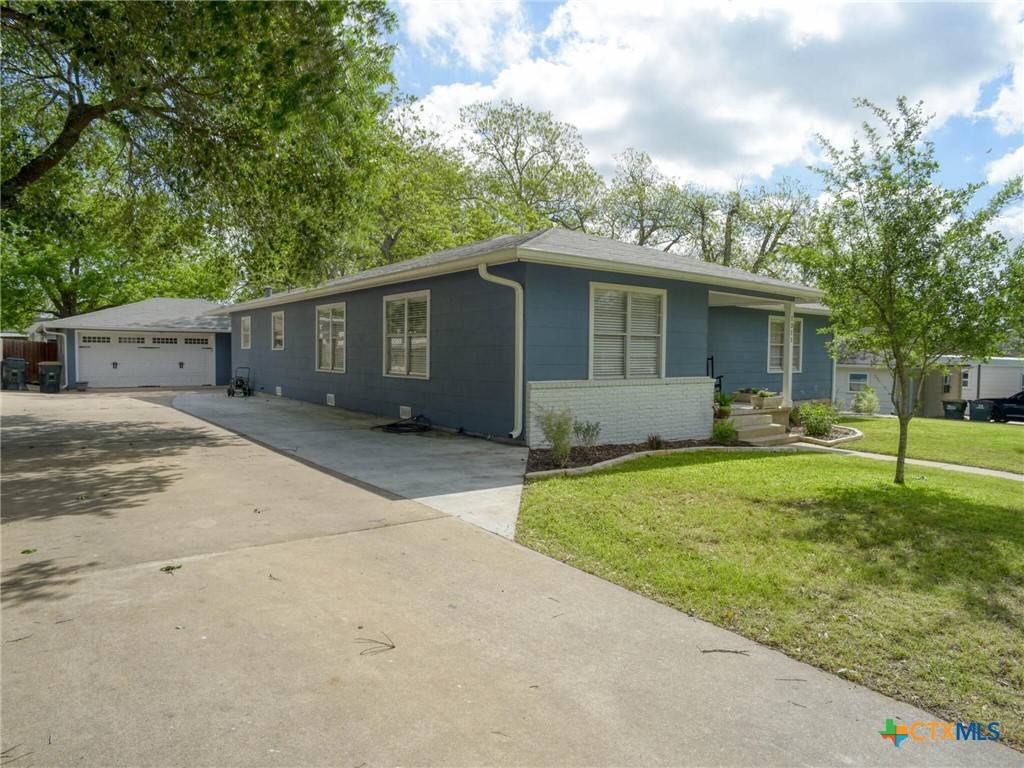 Shiner, TX 77984,1311 N Avenue F