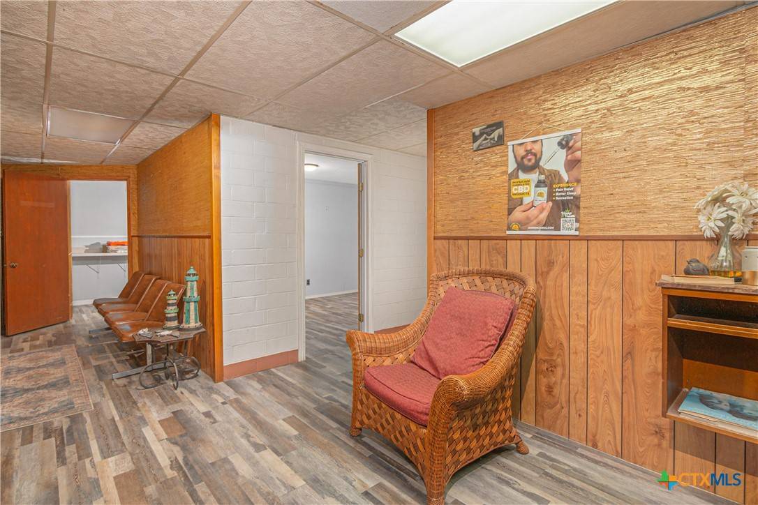 Seguin, TX 78155,1017 E Kingsbury ST