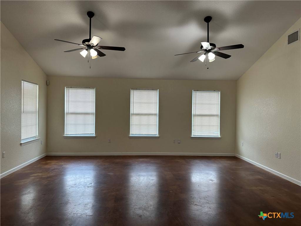Seguin, TX 78155,1084 E Weinert ST