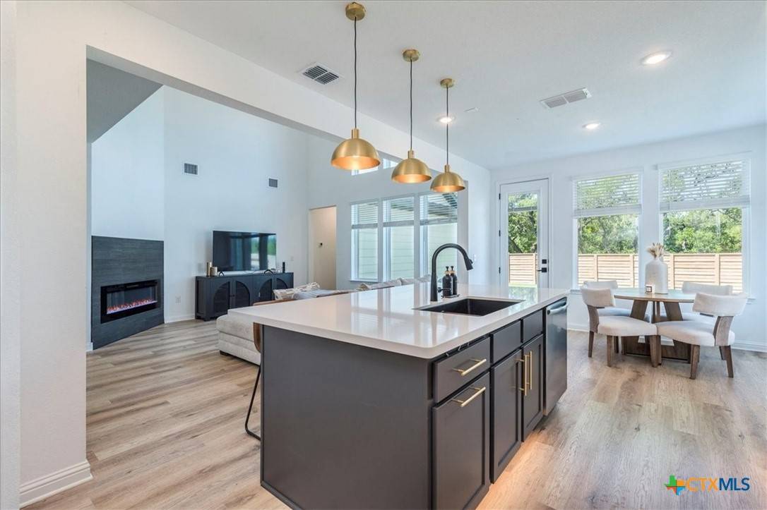 Kyle, TX 78640,288 Smithsonian LN