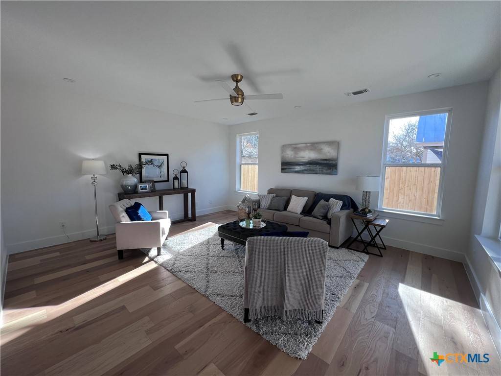 New Braunfels, TX 78130,442 E North ST