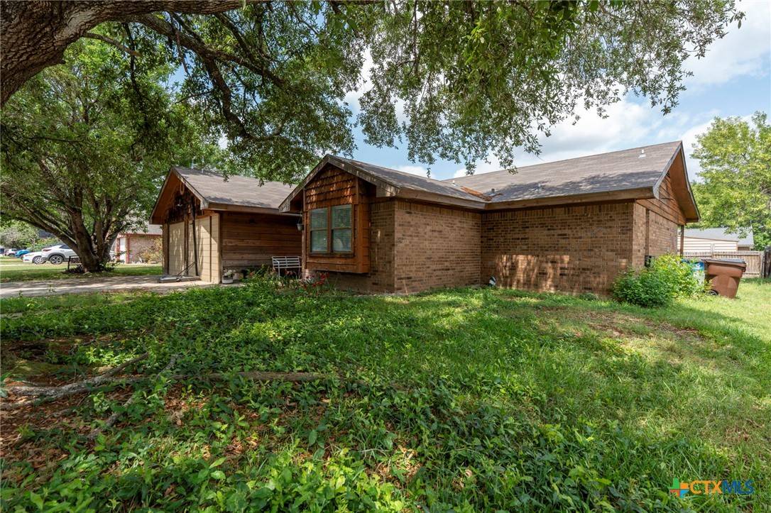 Lockhart, TX 78644,1009 Bowie ST