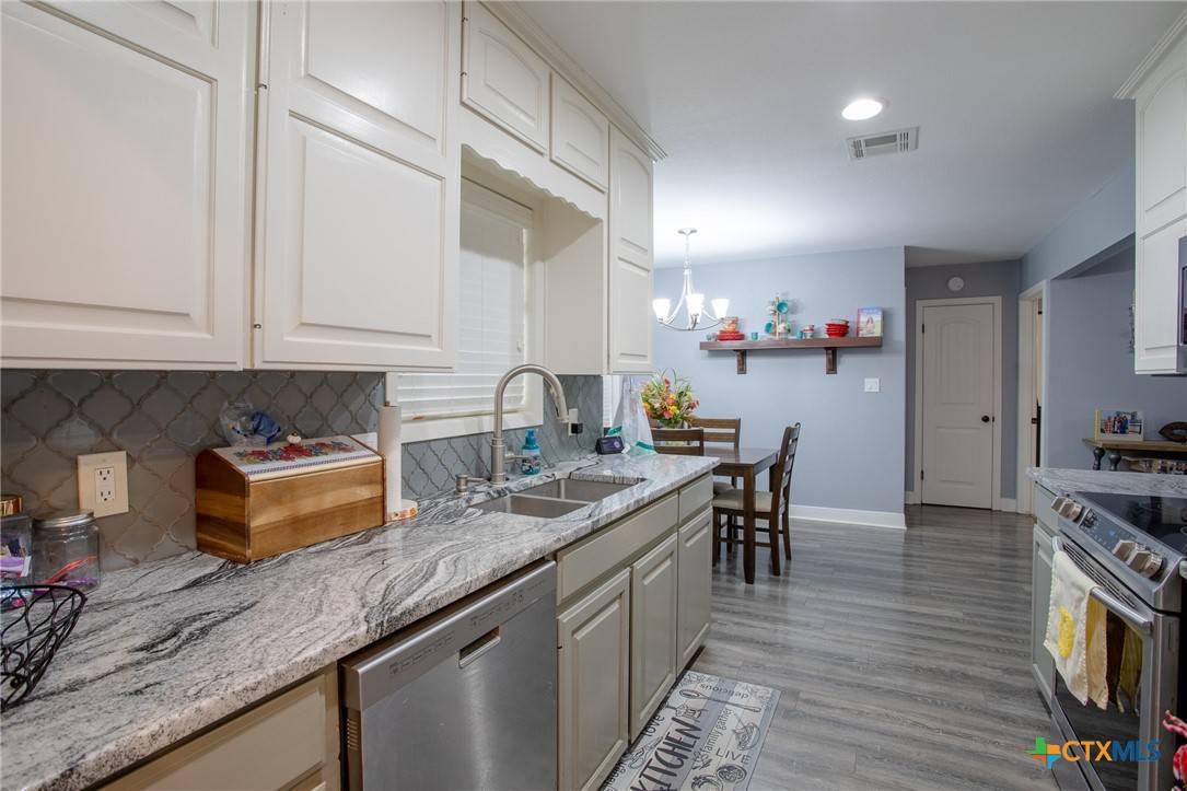 Victoria, TX 77901,111 Lexington LN