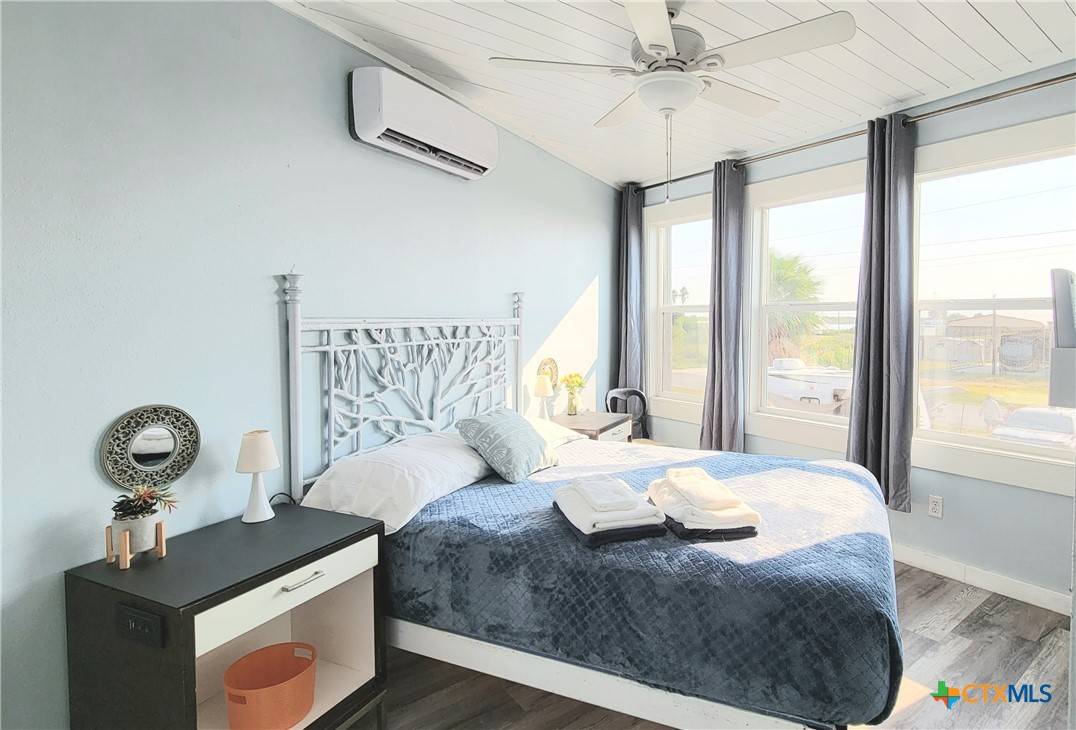 Port Lavaca, TX 77979,1265 N Ocean DR #2