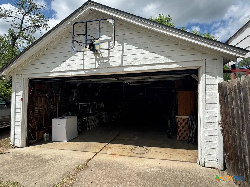 Cameron, TX 76570,708 East 10th